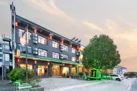 Wudang Mountain Qingxin Bieyuan (Wudang Mountain Scenic Area Damenkou Branch) Hotels near Wudang Mountain Scenic Area - Entrance to the Mountain