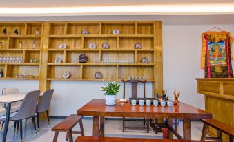 Shangri-La Banxia Time Homestay (Dukezong Ancient City Branch)