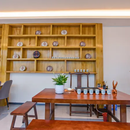 Shangri-La Banxia Time Homestay (Dukezong Ancient City Branch) Отели рядом с Аэропорт Дикинг