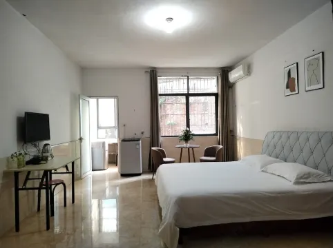 Tongxiang Huxing Apartment (Runda International Branch)