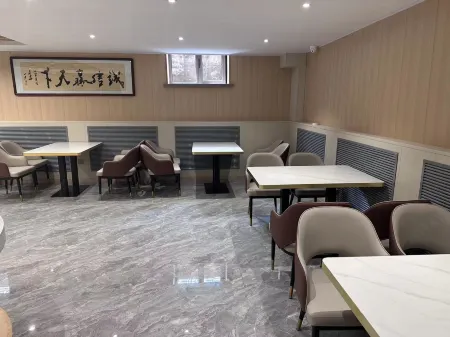 Vaner Hotel (Mishan Municipal Government Aviation Park) Отели рядом со станцией Mishan Railway Station