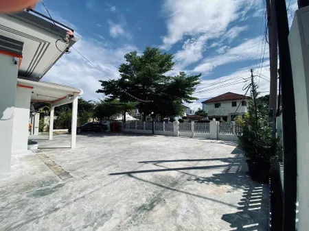 Ardour Lodge "A" Wing Отели рядом с достопримечательностью «Blue Whale Cruise Sdn. Bhd. - Penang»