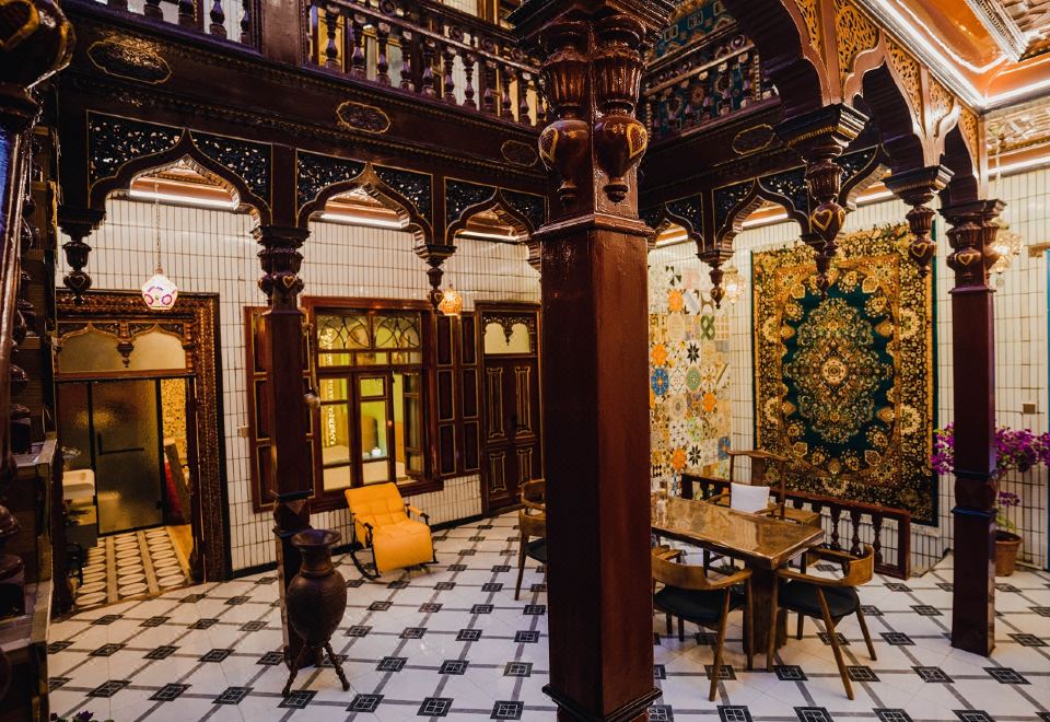 [쉰장 비에위안 홈스테이의 아름다운 안뜰 전경]