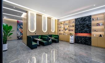 Liza Hotel -Red-ToweroAvenueenue)