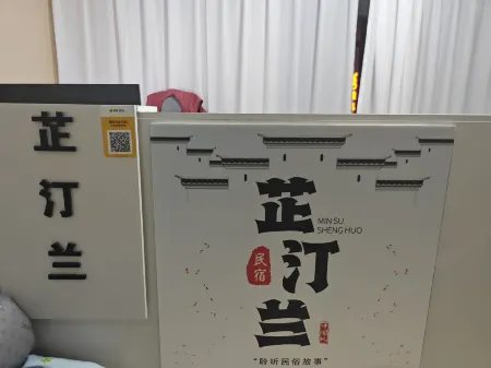 Zhitinglan Movie Hotel (Xinyang Railway Station Tianrun Plaza) Отели рядом с достопримечательностью «Xinyang Normal University»