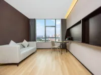 IU Hotel Urumqi High speed Railway Station Branch Hotel di Urumqi