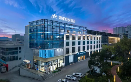 Homeinn Selected Hotel (Zhaotong Zhenxiong Yilian International Trade City)