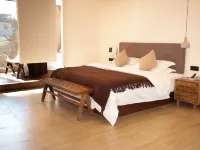 徳欽蔵山雲居ホテル（飛来寺景区） 梅里雪山国家公園景区-日照金山周辺のホテル