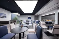 Shenzhen North Station Subway Station Light Residence Hotel