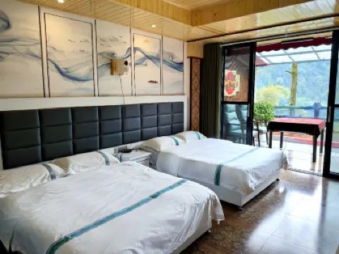 Lei's Courtyard Holiday Hotel Hôtels à proximité de : Qingyin Pavilion