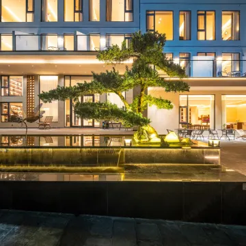 Libo Xiaoqikong Manga Rhythm: Thirteen Months Meeting in the Courtyard