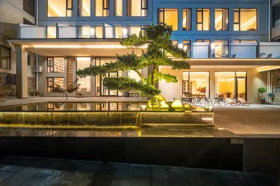 Libo Xiaoqikong Manga Rhythm: Thirteen Months Meeting in the Courtyard Hotels in 