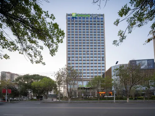 Holiday Inn Express Các khách sạn ở Aksu