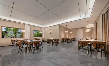 Kaifeng Wansui Mountain Great Song Martial Arts City Moshang Qingya Hotel Отели рядом с достопримечательностью «Kaifeng Fu (Kaifeng Palace)»