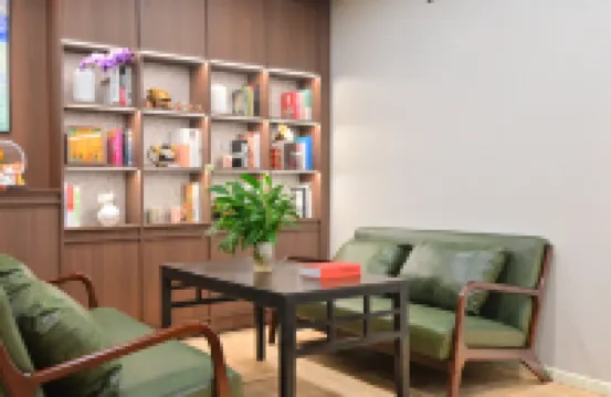 Good Friend Inn (Guilin Maternity and Child Bo'ai Hospital Baoxian Middle School Shop)