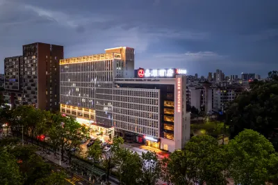 東莞鑫蘭飯店（東城萬達廣場天寶地鐵站店） 南城國際會展中心附近的飯店