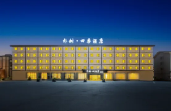 Pushu Four Seasons Hotel (Anshun Huangguoshu Avenue East Bus Station)