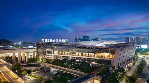 Rezen Yuanfen Four Seasons Hotel (Shenzhen North Railway Station East Square) - vue sur la montagne
