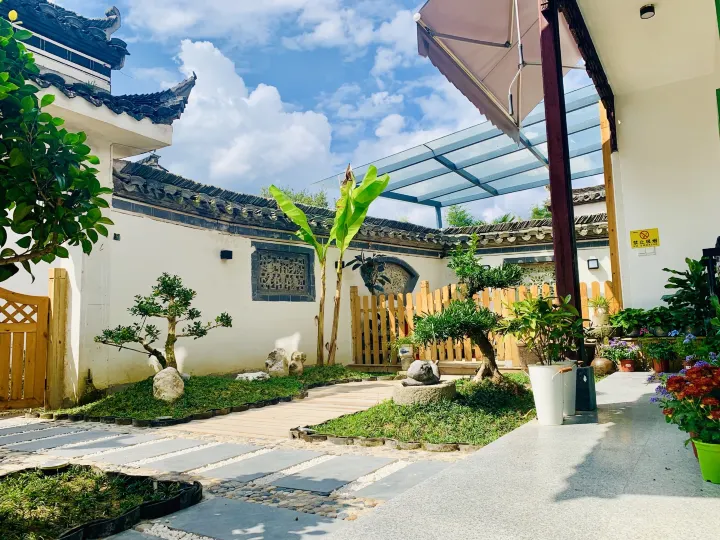 Hongcun Shili Fenghe Wangshan View B&B