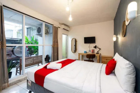 RedDoorz Near Exit Toll Tanah Baru Bogor Отели рядом с достопримечательностью «Ecodome Bogor Botanical Gardens»