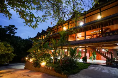 Jinghong Mankuang Daijia Chinese Inn Hotels near Manting Park