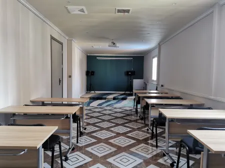 Lanhai Business Hotel (Yongcheng Zhongxin Bus Station Municipal Government) Отели рядом с достопримечательностью «Fuzi Mountain Scenic Area»