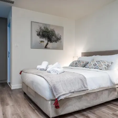 Urban Nest - Suites & Apartments