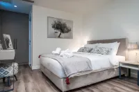 Urban Nest - Suites & Apartments