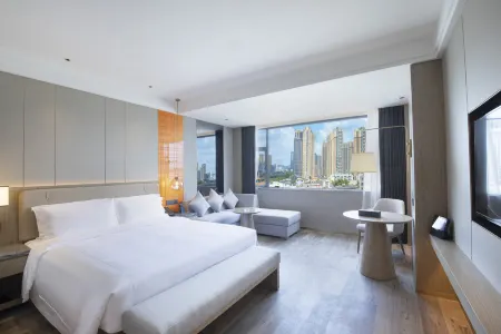 Blueprint Cloud Hotel (Shenzhen Longcheng Plaza subway station store)