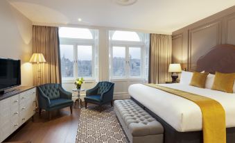 4. Hotel In..