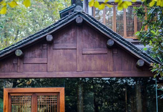 서호 근처 리조트 전경