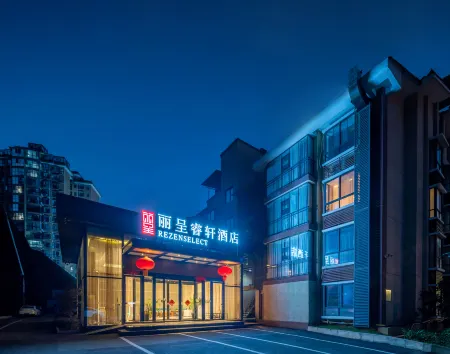 Rezen Select Hotel (Kaili City  Center Wanda Plaza) Отели рядом со станцией Kaili Railway Station