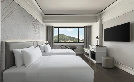 Courtyard by Marriott Phuket Town Отели рядом с достопримечательностью «Old Phuket Town»