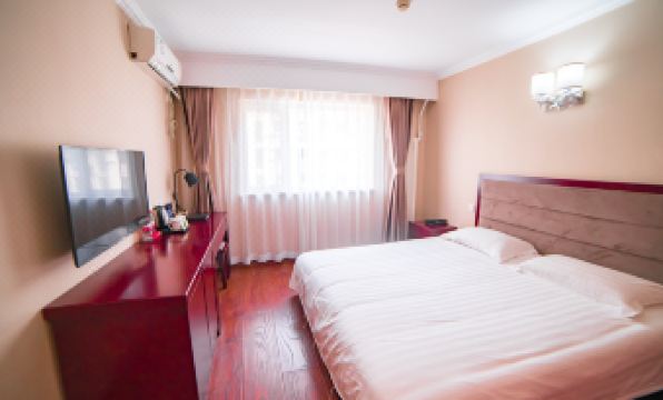 Golden Inns(Ganjiakou Subway Station Fuwai Hospital)