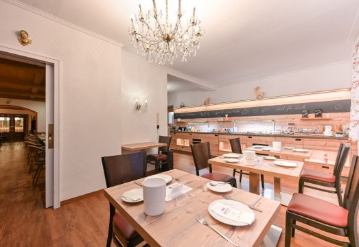 5. 루흐티스 호텔 ..