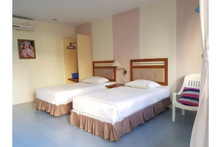 Casa Holiday Hotel Отели рядом с достопримечательностью «Wat Phra Si Rattana Mahathat»