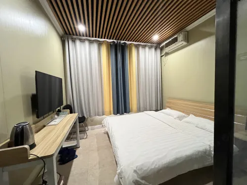 Chifeng East Bridge Hotel