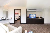 Regal Riverside Hotel