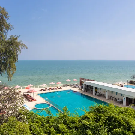 Chom View Hotel, Hua Hin Отели рядом с достопримечательностью «Као-Такиаб»