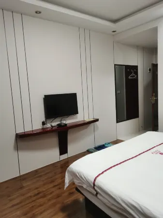 Huangmei Tianhe Business Hotel (Xiaochi Town) Отели в г. Хуанмэй