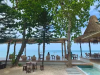 Issara Beach Resort Beachfront Zone Hoteles en Sichon