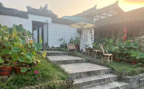 Baohuashan Youlan Inn
