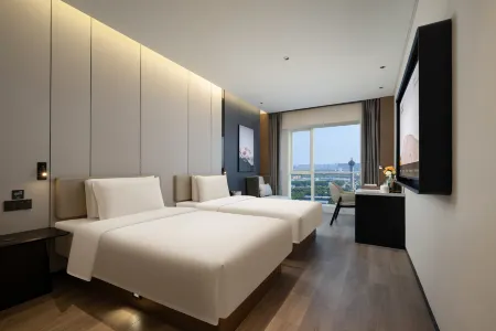 Atour Hotel Zhengzhou East Station East Plaza