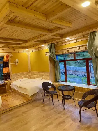 Lotus Lake View Homestay Отели рядом с достопримечательностью «Lotus Sea»