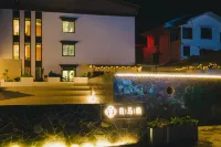 White Horse Pine Hotel