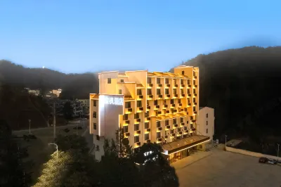 장펑 호텔 (우위안 고속철도역 원보로 지점) 민속 관습 거리 주변 호텔