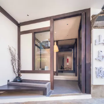 Mountain and Sea (Dali Old City Branch)