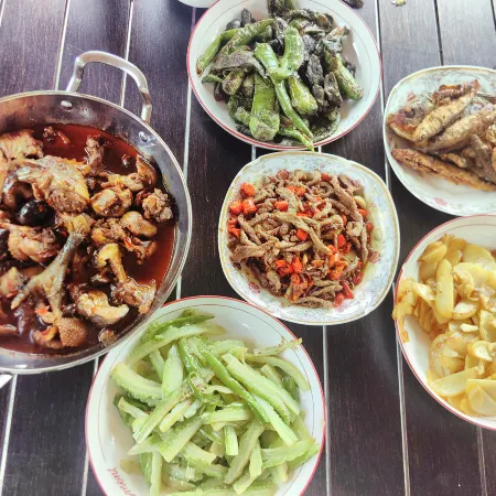 Hefeng Lushan Banshui Homestay