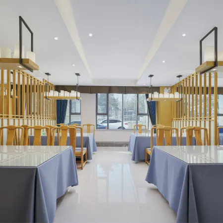 Rezen Hotel Urumqi Tianshan International Airport