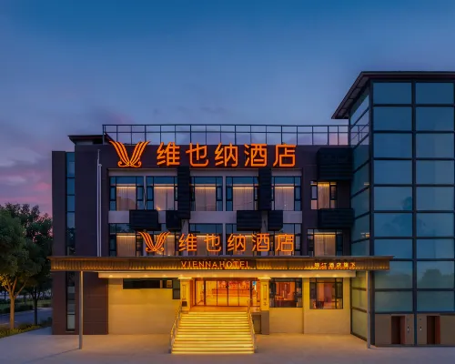 Vienna Hotel (Chengdu Xihua University Honggaolu Subway Station) Hotels near Pidu District